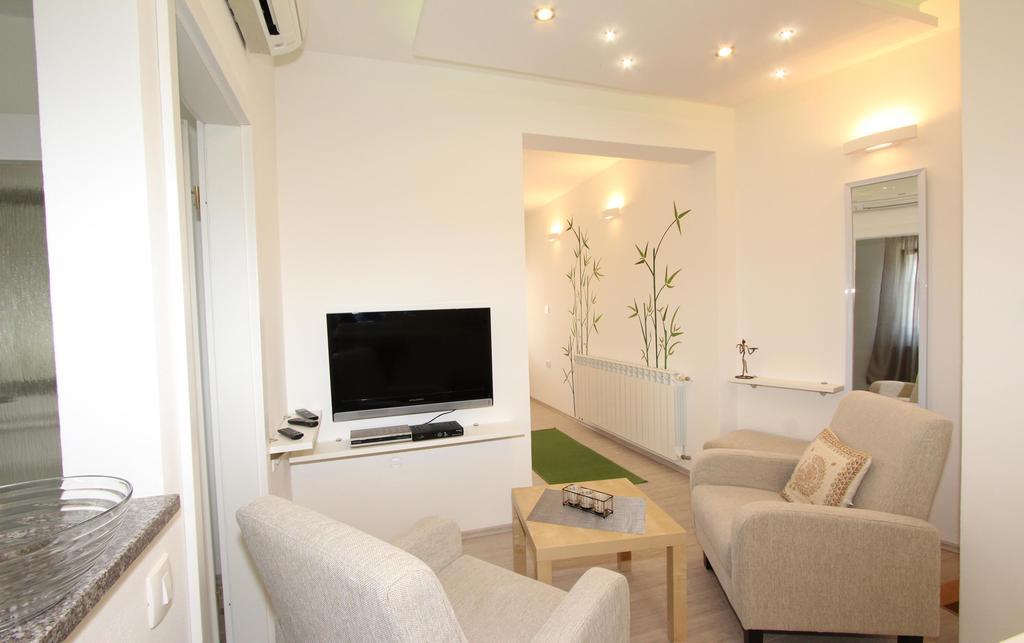 Apartments Tijana ロヴィニ エクステリア 写真