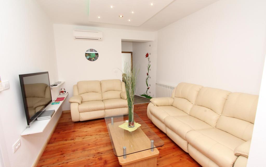 Apartments Tijana ロヴィニ エクステリア 写真