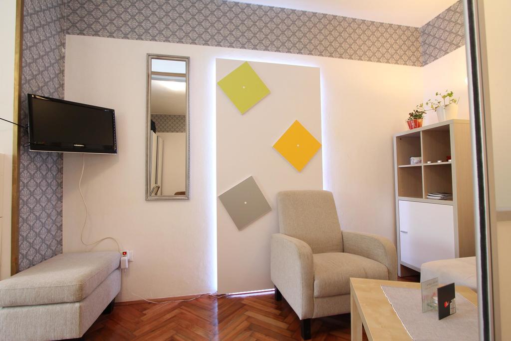 Apartments Tijana ロヴィニ エクステリア 写真
