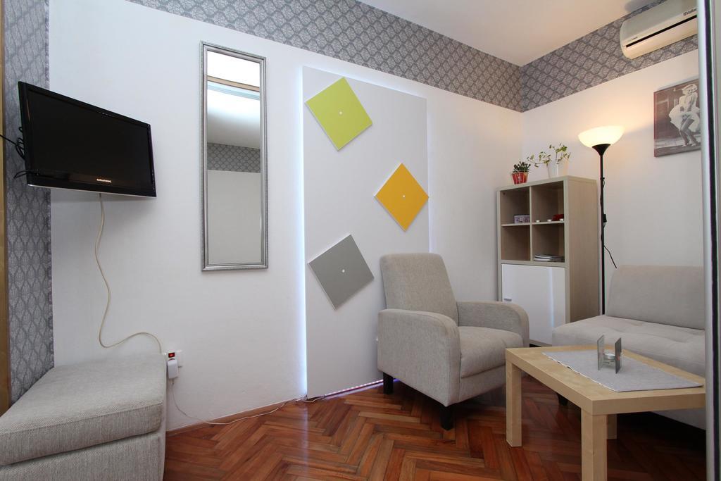 Apartments Tijana ロヴィニ エクステリア 写真